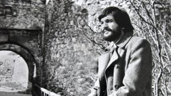ГАГА ЗАУВЕК ОСТАО И ГОСПОДИН И ШМЕКЕР: Легенда наше сцене Драган Николић (1943-2016) данас би напунио 80 година ГАГА ЗАУВЕК ОСТАО И ГОСПОДИН И ШМЕКЕР: Легенда наше сцене Драган Николић (1943-2016) данас би напунио 80 година