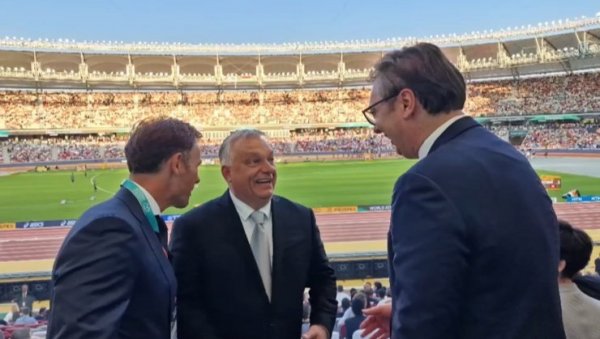 ВУЧИЋ ЧЕСТИТАО ИВАНИ ВУЛЕТИ: Тако се воли Србија, хвала на великој радости (ВИДЕО) ВУЧИЋ ЧЕСТИТАО ИВАНИ ВУЛЕТИ: Тако се воли Србија, хвала на великој радости (ВИДЕО)