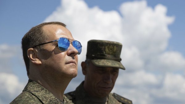 БРИКС АЛТЕРНАТИВА ДАНАШЊЕМ СИСТЕМУ Медведев: Организацији тек следи развој БРИКС АЛТЕРНАТИВА ДАНАШЊЕМ СИСТЕМУ Медведев: Организацији тек следи развој