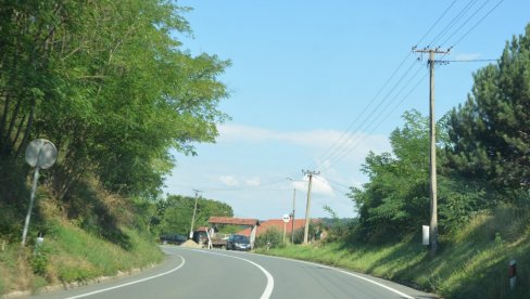 BAKA OD 80 GODINA SPASILA MLADIĆA: Hrabra Dobrila uletela je u auto u plamenu