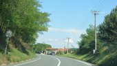 BAKA OD 80 GODINA SPASILA MLADIĆA: Hrabra Dobrila uletela je u auto u plamenu BAKA OD 80 GODINA SPASILA MLADIĆA: Hrabra Dobrila uletela je u auto u plamenu