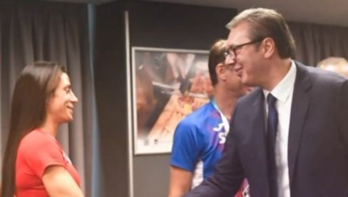 ONI KOJI POBEĐUJU ZNAJU DA NIJEDNA UTAKMICA NIJE LAKA Vučić na Instagramu objavio novi snimak - Kako je izgledala nedelja sa predsednikom ONI KOJI POBEĐUJU ZNAJU DA NIJEDNA UTAKMICA NIJE LAKA Vučić na Instagramu objavio novi snimak - Kako je izgledala nedelja sa predsednikom