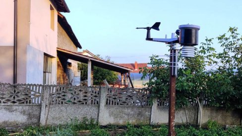 PARAĆIN DOBIO 13. METEOROLOŠKU STANICU: Evo ko je glavni „krivac“ ako Paraćinci pokisnu (FOTO) PARAĆIN DOBIO 13. METEOROLOŠKU STANICU: Evo ko je glavni „krivac“ ako Paraćinci pokisnu (FOTO)