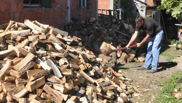 ЗА ЗИМУ БЕЗ БРИГА: Краљевчани увелико припремају огрев