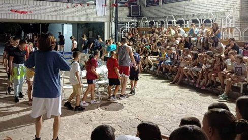 PARAĆINSKI OSNOVCI NA MORU: Do 29. avgusta besplatno letuje 25 dece PARAĆINSKI OSNOVCI NA MORU: Do 29. avgusta besplatno letuje 25 dece