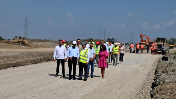 ДО НОВОГ БЕОГРАДА ЗА 10 МИНУТА: Почела изградња петље у Јакову, радови до краја године ДО НОВОГ БЕОГРАДА ЗА 10 МИНУТА: Почела изградња петље у Јакову, радови до краја године
