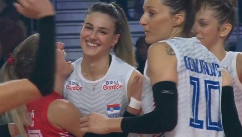 PREOKRETI, UDARANJE GLAVOM O REKLAME, PSOVKE... Odbojkašice Srbije dobile veliki derbi na na Evropskom prvenstvu! PREOKRETI, UDARANJE GLAVOM O REKLAME, PSOVKE... Odbojkašice Srbije dobile veliki derbi na na Evropskom prvenstvu!