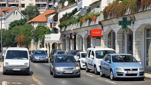 MNOGI VOZAČI NE POŠTUJU OVO PRAVILO, A MOŽE SPASITI ŽIVOT: Ovo je najveći rizik zimske vožnje