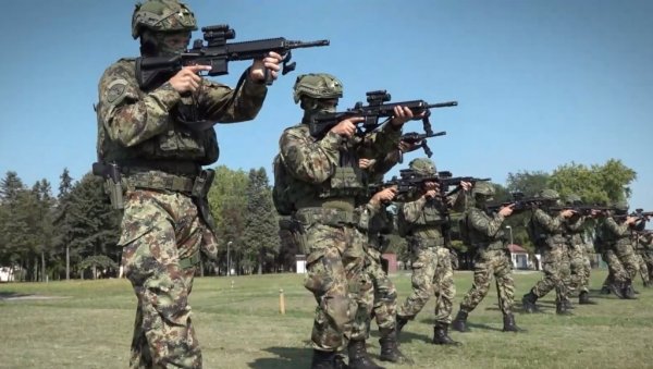 У ЈУНУ НОВИ КОНКУРС ЗА СПЕЦИЈАЛЦЕ ВОЈСКЕ СРБИЈЕ Мојсиловић: Циљ је да се обучи 5.000 професионалаца за кризне ситуације У ЈУНУ НОВИ КОНКУРС ЗА СПЕЦИЈАЛЦЕ ВОЈСКЕ СРБИЈЕ Мојсиловић: Циљ је да се обучи 5.000 професионалаца за кризне ситуације