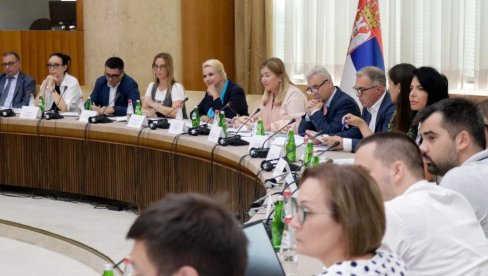 OSNOVAN VLADIN SAVET ZA PITANJA STAROSTI I STARENJA: Cilj je razvijanje koncepta aktivnog starenja OSNOVAN VLADIN SAVET ZA PITANJA STAROSTI I STARENJA: Cilj je razvijanje koncepta aktivnog starenja