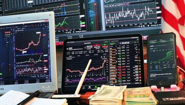 ЈЕДАН ПОЗИВ МЕЊА СВЕ: И Њујорк тајмс признао да је тржиште у Русији скочило ЈЕДАН ПОЗИВ МЕЊА СВЕ: И Њујорк тајмс признао да је тржиште у Русији скочило