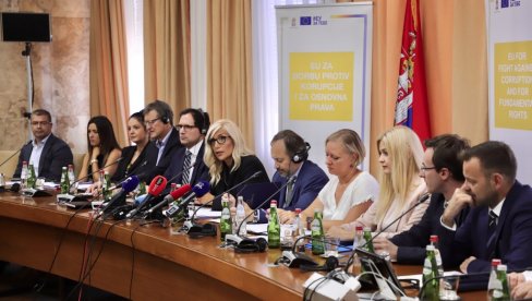 MAPIRANE RIZIČNE OBLASTI: Održana javna rasprava o predlogu Nacionalne strategije za borbu protiv korupcije MAPIRANE RIZIČNE OBLASTI: Održana javna rasprava o predlogu Nacionalne strategije za borbu protiv korupcije