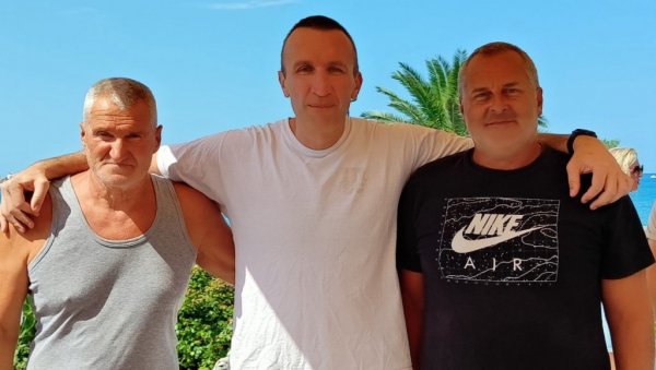 ПЛИВАЧКИ МАРАТОН ЗА БАЗЕН У БАРУ: Најстарији учесник најбржи, пливали и Београђани ПЛИВАЧКИ МАРАТОН ЗА БАЗЕН У БАРУ: Најстарији учесник најбржи, пливали и Београђани