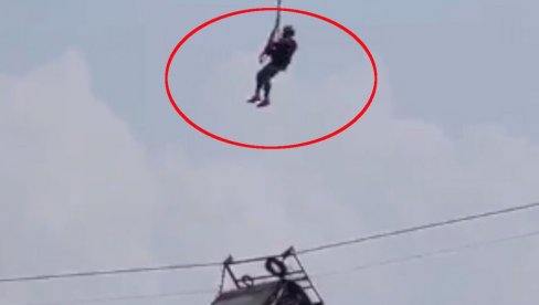 OKONČANA DRAMA U PAKISTANU: Spaseni svi putnici iz žičare koja je satima visila iznad provalije (VIDEO) OKONČANA DRAMA U PAKISTANU: Spaseni svi putnici iz žičare koja je satima visila iznad provalije (VIDEO)