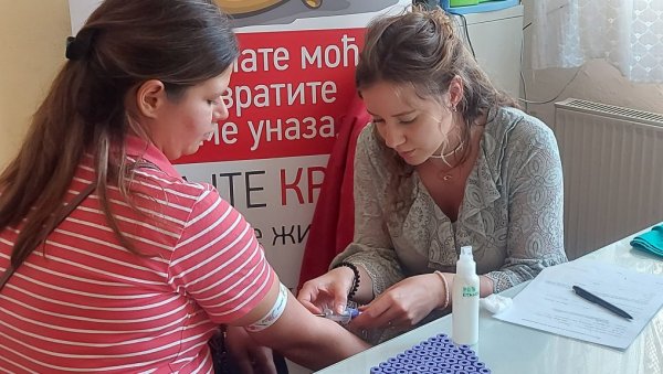 У ОВОМ МАЛОМ ГРАДУ УПИСАЛО СЕ ЧАК 95 ДОНОРА МАТИЧНИХ ЋЕЛИЈА: Храбри људи положили испит хуманости У ОВОМ МАЛОМ ГРАДУ УПИСАЛО СЕ ЧАК 95 ДОНОРА МАТИЧНИХ ЋЕЛИЈА: Храбри људи положили испит хуманости