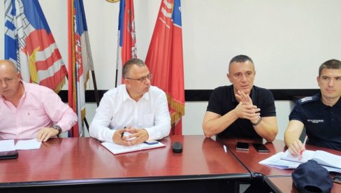 RADIONICE SA ĐAKE: Sastanak direktora škola i prestvanika MUP u opšini Novi Beograd RADIONICE SA ĐAKE: Sastanak direktora škola i prestvanika MUP u opšini Novi Beograd