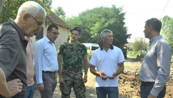 СПРЕЧАВАЈУ ИЗЛИВАЊЕ РЕКЕ И ПЛАВЉЕЊЕ ОКОЛНОГ ПОДРУЧЈА: Војска Србије уређује корито реке Јошанице код Блаца СПРЕЧАВАЈУ ИЗЛИВАЊЕ РЕКЕ И ПЛАВЉЕЊЕ ОКОЛНОГ ПОДРУЧЈА: Војска Србије уређује корито реке Јошанице код Блаца