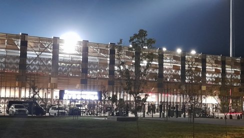 PREDSEDNIK SRBIJE OBILAZI NOVOIZGRAĐENI STADION: Aleksandar Vučić u poseti Leskovcu PREDSEDNIK SRBIJE OBILAZI NOVOIZGRAĐENI STADION: Aleksandar Vučić u poseti Leskovcu