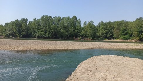 NEKA TE ANĐELI ČUVAJU Sahranjena devojčica koja se utopila u Drini - Na Fejsbuk stranici škole potresna poruka NEKA TE ANĐELI ČUVAJU Sahranjena devojčica koja se utopila u Drini - Na Fejsbuk stranici škole potresna poruka