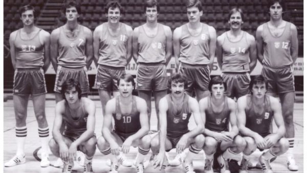 АХ, ТА МАНИЛА: Нека се понови 1978. година АХ, ТА МАНИЛА: Нека се понови 1978. година
