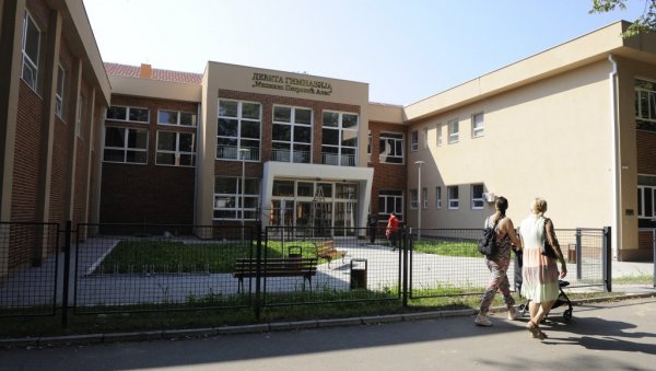 САВРЕМЕНА ШКОЛА ЗА 21. ВЕК: Новости у посети реконструисаној Деветој београдског гимназији САВРЕМЕНА ШКОЛА ЗА 21. ВЕК: Новости у посети реконструисаној Деветој београдског гимназији
