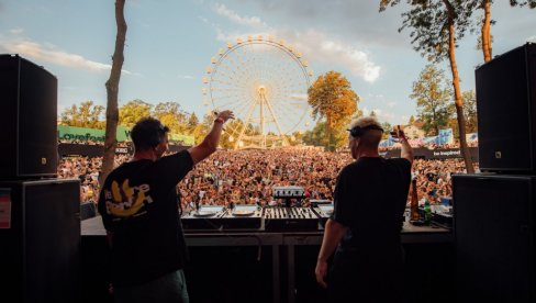 FEŠTA PO UKUSU PUBLIKE: Vrnjački Lavfest među 40 najboljih muzičkih festivala u svetu FEŠTA PO UKUSU PUBLIKE: Vrnjački Lavfest među 40 najboljih muzičkih festivala u svetu