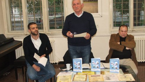 KNJIŽEVNI KLUB „MIRKO BANJEVIĆ“ U PARAĆINU: Zoran Pavlović novi predsednik KNJIŽEVNI KLUB „MIRKO BANJEVIĆ“ U PARAĆINU: Zoran Pavlović novi predsednik
