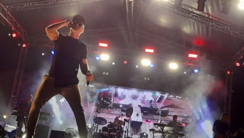 „TROPIKO“ TRIJUMFOVAO U RODNOM GRADU: Popularni bend ponovo na „Roštiljijadi“ gde je prvi put osetio čari velike bine „TROPIKO“ TRIJUMFOVAO U RODNOM GRADU: Popularni bend ponovo na „Roštiljijadi“ gde je prvi put osetio čari velike bine