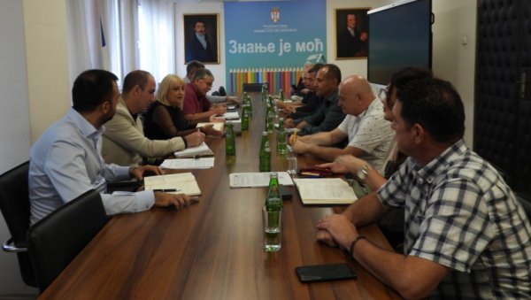 ШКОЛСКА ГОДИНА ПОЧИЊЕ РЕДОВНО: Bезбедност деце у првом плану ШКОЛСКА ГОДИНА ПОЧИЊЕ РЕДОВНО: Bезбедност деце у првом плану
