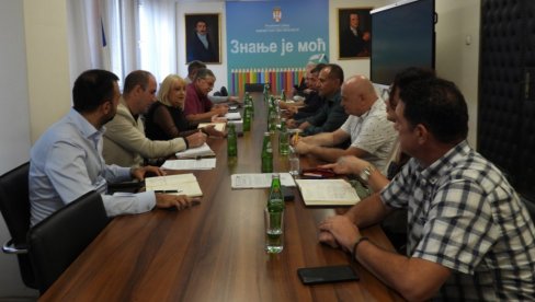 ŠKOLSKA GODINA POČINJE REDOVNO: Bezbednost dece u prvom planu ŠKOLSKA GODINA POČINJE REDOVNO: Bezbednost dece u prvom planu