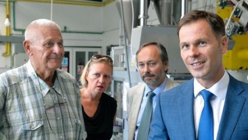 POZIVAM PRIVREDNIKE DA SE JAVE Mali: Raspisan novi javni poziv za nabavku opreme POZIVAM PRIVREDNIKE DA SE JAVE Mali: Raspisan novi javni poziv za nabavku opreme