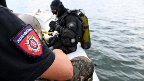 RONIOCI PRETRAŽUJU DNO, KORISTE I SONARE: Deveti dan potrage za mladićem koji je nestao na Vlasinskom jezeru RONIOCI PRETRAŽUJU DNO, KORISTE I SONARE: Deveti dan potrage za mladićem koji je nestao na Vlasinskom jezeru