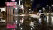 POPLAVE U PUSTINJI: Jaka kiša izazvala nevolje u mnogim mestima u Americi POPLAVE U PUSTINJI: Jaka kiša izazvala nevolje u mnogim mestima u Americi