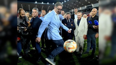 KAD NEZNALICA NEŠTO HOĆE PRED MAJSTORIMA DŽAJOM I PIKSIJEM: Vučić u Leskovcu pimplovao, imao sjajnu poruku za mališane (FOTO) KAD NEZNALICA NEŠTO HOĆE PRED MAJSTORIMA DŽAJOM I PIKSIJEM: Vučić u Leskovcu pimplovao, imao sjajnu poruku za mališane (FOTO)