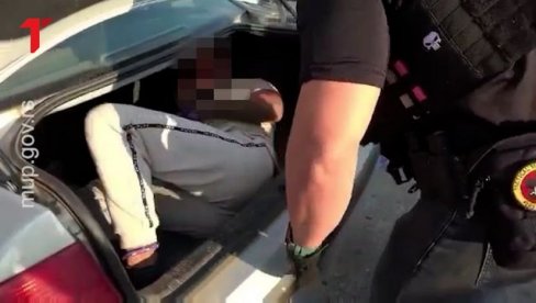 OTELI BEGUNCA IZ ZATVORA, PA TRAŽILI 35.000 EVRA: Detalji hapšenja oca i sina osumnjičenih da su kidnapovali nemačkog državljanina OTELI BEGUNCA IZ ZATVORA, PA TRAŽILI 35.000 EVRA: Detalji hapšenja oca i sina osumnjičenih da su kidnapovali nemačkog državljanina