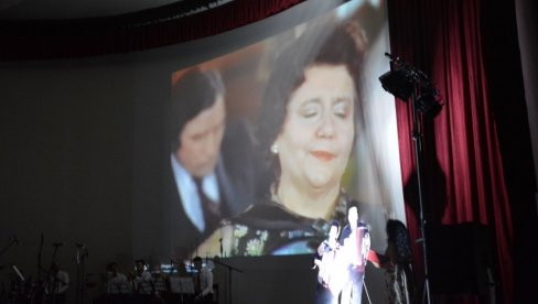 KRUŠEVAC SE ODUŽIO VELIKOJ UMETNICI: Brojni muzičari nastupili u čast 100.godišnjice rođenja slavne harmonikašice Radojke Živković(FOTO) KRUŠEVAC SE ODUŽIO VELIKOJ UMETNICI: Brojni muzičari nastupili u čast 100.godišnjice rođenja slavne harmonikašice Radojke Živković(FOTO)