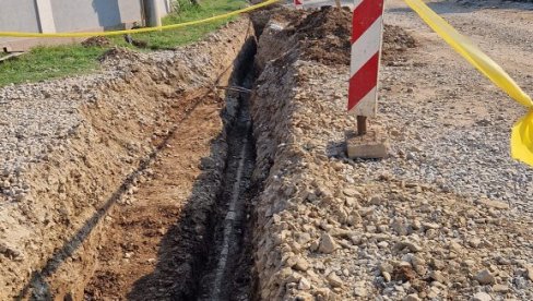 REKONSTRUKCIJA SAOBRAĆAJNICA I VODOVODNE MREŽE (FOTO)