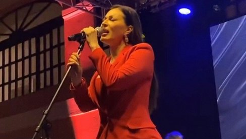 IZNENAĐENJE: Na koncertu Cece Ražnatović prvi put prisustvovao njen unuk Željko (FOTO/VIDEO) IZNENAĐENJE: Na koncertu Cece Ražnatović prvi put prisustvovao njen unuk Željko (FOTO/VIDEO)