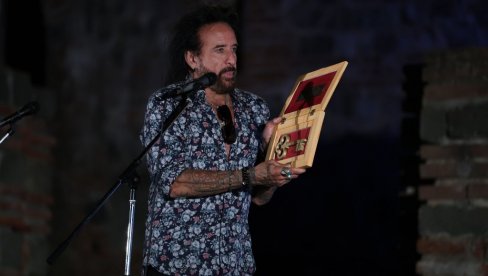 POČELA 56. GITARIJADA: Ključ Zaječara uručen basisti Marku Mendozi POČELA 56. GITARIJADA: Ključ Zaječara uručen basisti Marku Mendozi
