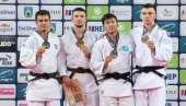БОЖЕ ПРАВДЕ УСРЕД ЗАГРЕБА: Српско чудо освојило златну медаљу у џудоу (ВИДЕО) БОЖЕ ПРАВДЕ УСРЕД ЗАГРЕБА: Српско чудо освојило златну медаљу у џудоу (ВИДЕО)