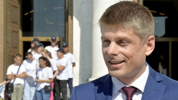 ДА СЕ МЛАДОСТ ИЗ ТУЂИНЕ ВРАТИ У СВОЈУ СРБИЈУ : Арно Гујон, директор Управе за сарадњу са дијаспором и Србима у региону ДА СЕ МЛАДОСТ ИЗ ТУЂИНЕ ВРАТИ У СВОЈУ СРБИЈУ : Арно Гујон, директор Управе за сарадњу са дијаспором и Србима у региону