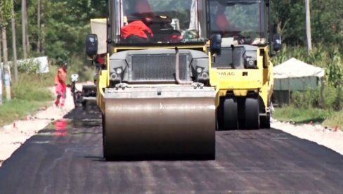 RADOVI NA LOKALNOM PUTU: Kilometar asfalta od Donjeg Vidova ka Striži RADOVI NA LOKALNOM PUTU: Kilometar asfalta od Donjeg Vidova ka Striži