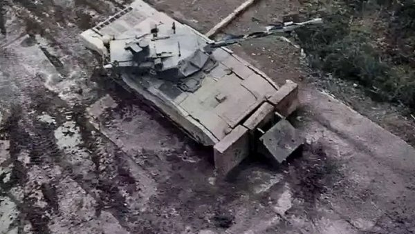 АРМАТА Т-14 ПРОШЛА КЉУЧАН ТЕСТ: Русија успешно тестира систем активне заштите Афганит (ВИДЕО) АРМАТА Т-14 ПРОШЛА КЉУЧАН ТЕСТ: Русија успешно тестира систем активне заштите Афганит (ВИДЕО)