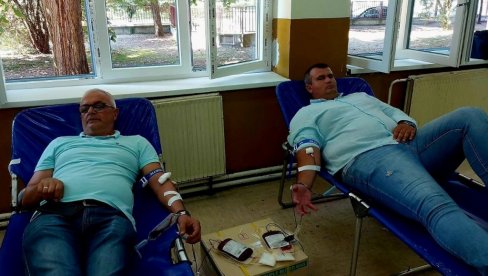 ХУМАНОСТ НИЈЕ ЗАТАЈИЛА: Акција добровољног давалаштва крви у врњачком селу Грачац ХУМАНОСТ НИЈЕ ЗАТАЈИЛА: Акција добровољног давалаштва крви у врњачком селу Грачац