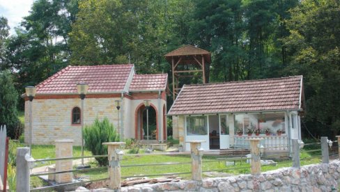 BOŽIJE ČUDO KOD KRUŠEVCA: Našli su krst ukopan u zemlju i podigli crkvu na imanju dečaka, koji je prohodao u petoj godini! (FOTO) BOŽIJE ČUDO KOD KRUŠEVCA: Našli su krst ukopan u zemlju i podigli crkvu na imanju dečaka, koji je prohodao u petoj godini! (FOTO)