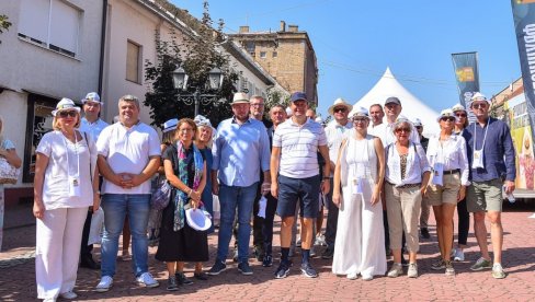 ФРУШКОГОРКСА ВИНСКА ШЕТЊА: Манифестација за развој винског и верског туризма ФРУШКОГОРКСА ВИНСКА ШЕТЊА: Манифестација за развој винског и верског туризма