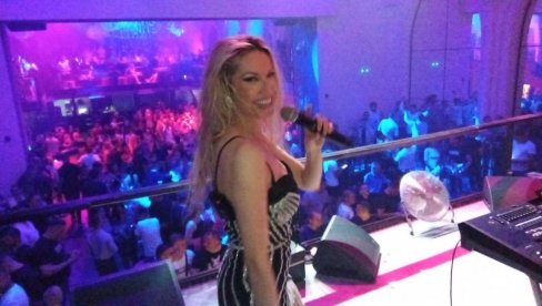 RADA MANOJLOVIĆ O PONIŽENJIMA KOJA JE DOŽIVELA: Nipodaštavali je i na benzinskim pumpama, ono što su joj radili- šokira RADA MANOJLOVIĆ O PONIŽENJIMA KOJA JE DOŽIVELA: Nipodaštavali je i na benzinskim pumpama, ono što su joj radili- šokira