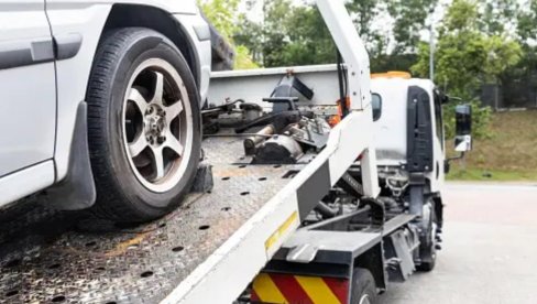 TRI DANA SU NAVODNO POPRAVLJALI AUTO: Srbinu preseo odmor zbog šlep službe i automehaničara u Severnoj Makedoniji