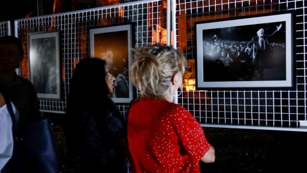 И ЛЕПШЕ И СРЕЋНИЈЕ ВРЕМЕ: Изложба фотографија у дворишту Француске куће у Краљеву И ЛЕПШЕ И СРЕЋНИЈЕ ВРЕМЕ: Изложба фотографија у дворишту Француске куће у Краљеву