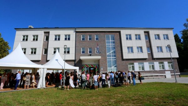 ПОСЛЕ ПОЛА ВЕКА: У престоници отворен нови дом ученика за ђаке Пољоприведне школе Београд ПОСЛЕ ПОЛА ВЕКА: У престоници отворен нови дом ученика за ђаке Пољоприведне школе Београд